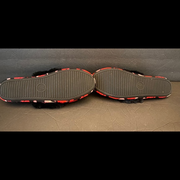 Victoria’s Secret Slippers size small - Picture 6 of 8